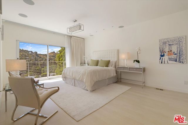 9422 Readcrest Drive, Beverly Hills, CA 90210