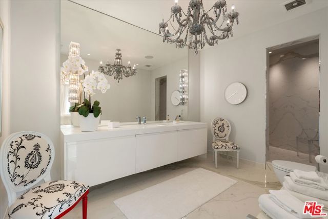 9422 Readcrest Drive, Beverly Hills, CA 90210