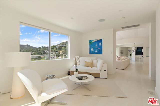 9422 Readcrest Drive, Beverly Hills, CA 90210