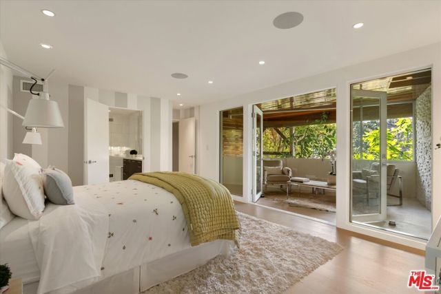 9422 Readcrest Drive, Beverly Hills, CA 90210