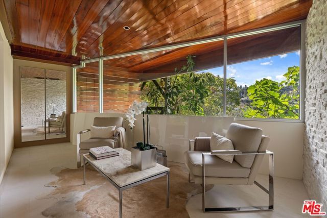 9422 Readcrest Drive, Beverly Hills, CA 90210