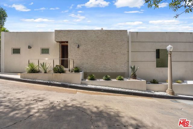 9422 Readcrest Drive, Beverly Hills, CA 90210