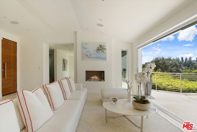 9422 Readcrest Drive, Beverly Hills, CA 90210