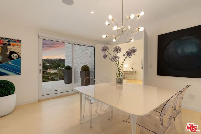9422 Readcrest Drive, Beverly Hills, CA 90210