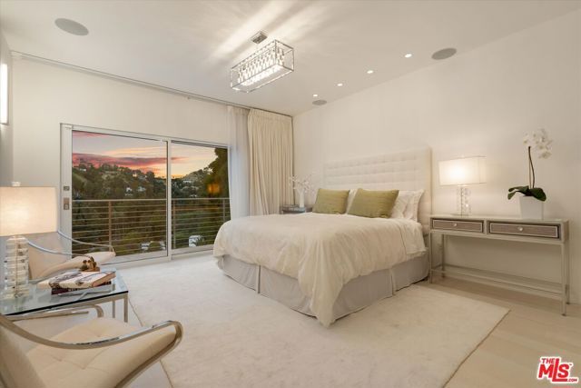 9422 Readcrest Drive, Beverly Hills, CA 90210