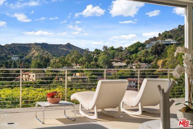 9422 Readcrest Drive, Beverly Hills, CA 90210