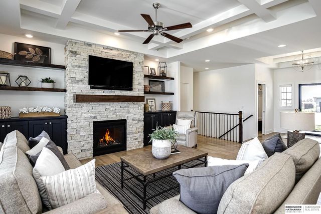 21714 K Street, Elkhorn, NE 68022