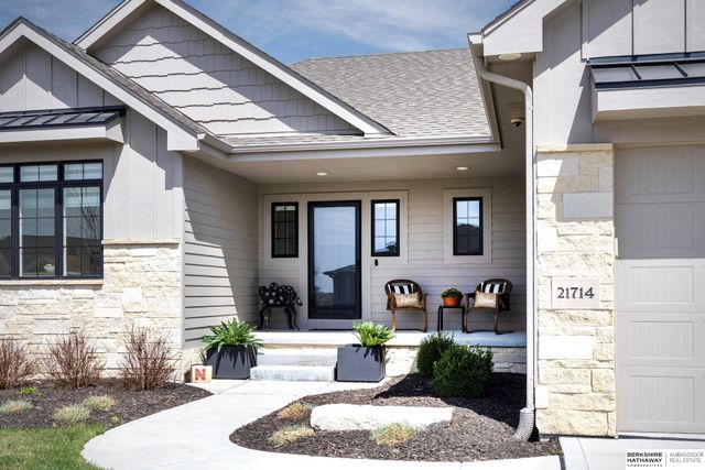 21714 K Street, Elkhorn, NE 68022