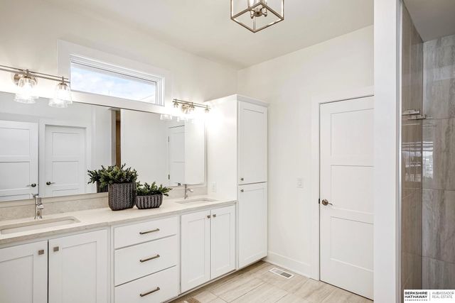 21714 K Street, Elkhorn, NE 68022