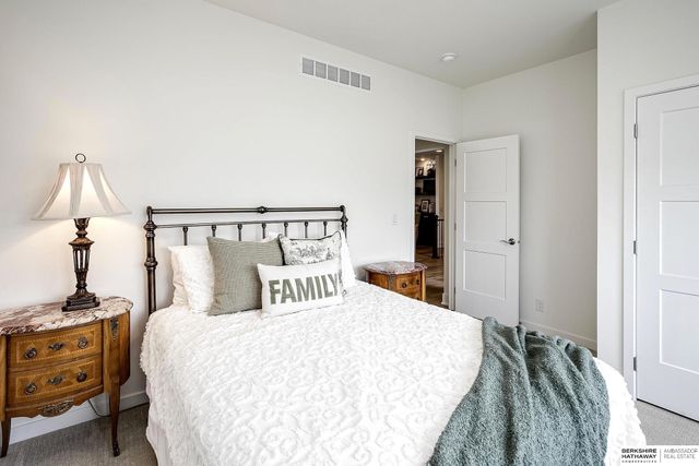 21714 K Street, Elkhorn, NE 68022