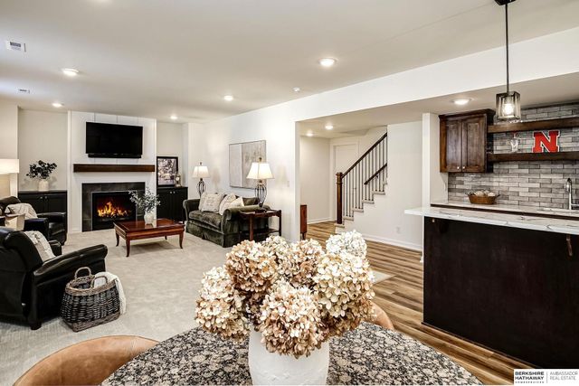 21714 K Street, Elkhorn, NE 68022