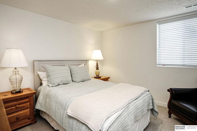 21714 K Street, Elkhorn, NE 68022