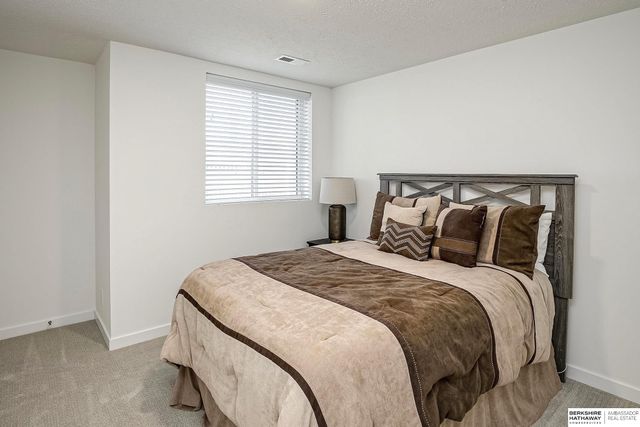 21714 K Street, Elkhorn, NE 68022