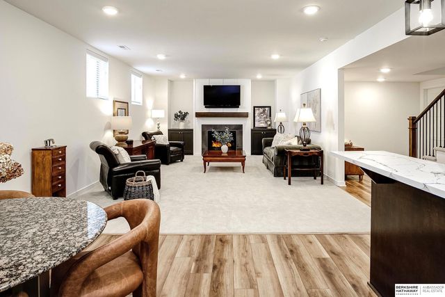21714 K Street, Elkhorn, NE 68022