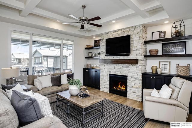 21714 K Street, Elkhorn, NE 68022
