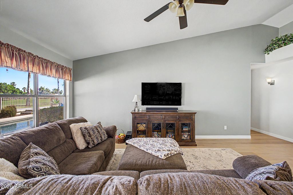 Image 13 of property listing at 19219 N 73RD Lane, Glendale, AZ 85308