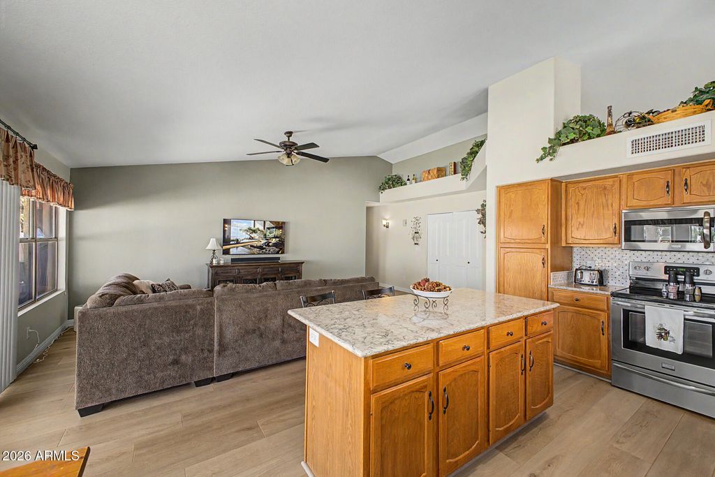 Image 17 of property listing at 19219 N 73RD Lane, Glendale, AZ 85308