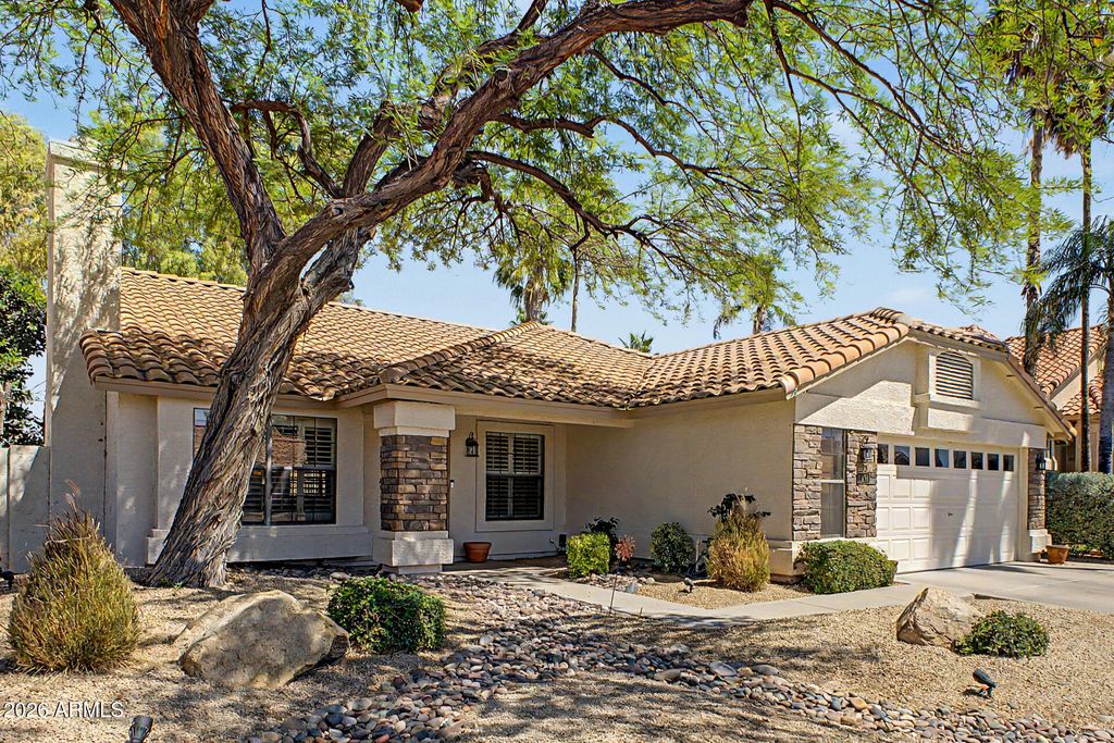 Image 6 of property listing at 19219 N 73RD Lane, Glendale, AZ 85308
