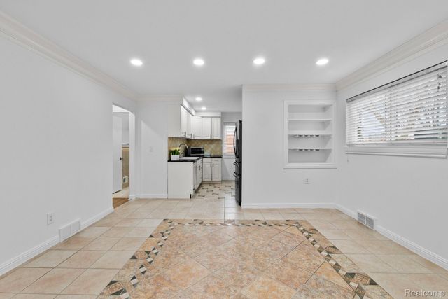 28419 Park Court, Madison Heights, MI 48071