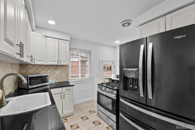 28419 Park Court, Madison Heights, MI 48071