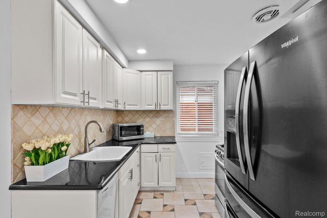 28419 Park Court, Madison Heights, MI 48071