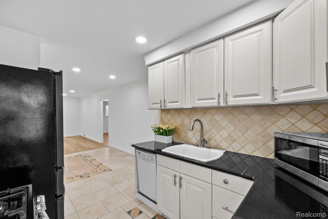 28419 Park Court, Madison Heights, MI 48071