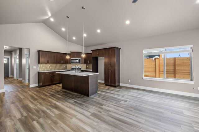 20587 SE Nina Avenue 356, Bend, OR 97702