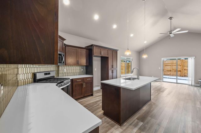20587 SE Nina Avenue 356, Bend, OR 97702