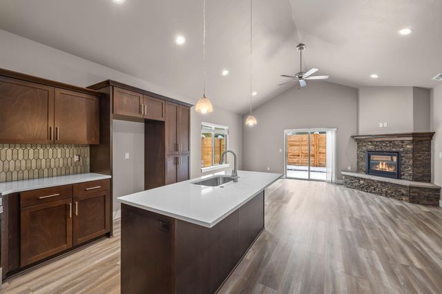20587 SE Nina Avenue 356, Bend, OR 97702