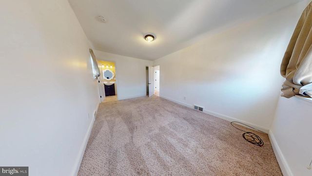 8902 BLUE GRASS RD, Philadelphia, PA 19152