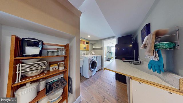 8902 BLUE GRASS RD, Philadelphia, PA 19152