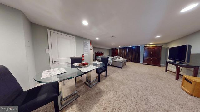 8902 BLUE GRASS RD, Philadelphia, PA 19152