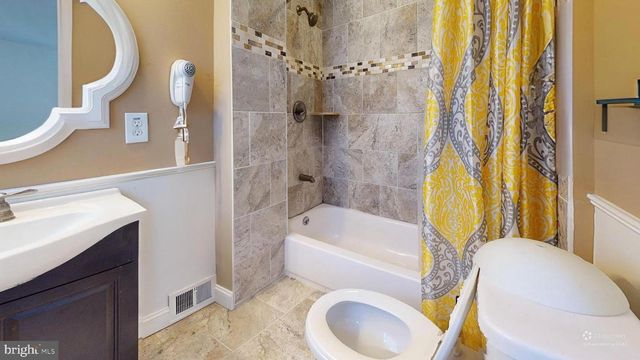 8902 BLUE GRASS RD, Philadelphia, PA 19152