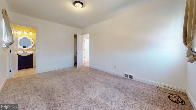 8902 BLUE GRASS RD, Philadelphia, PA 19152