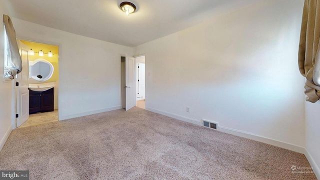 8902 BLUE GRASS RD, Philadelphia, PA 19152