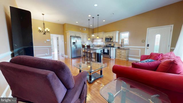 8902 BLUE GRASS RD, Philadelphia, PA 19152