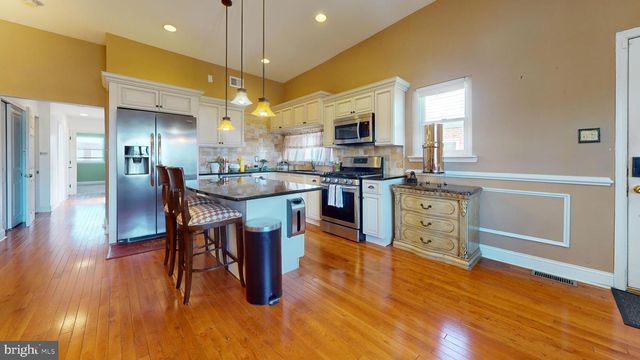 8902 BLUE GRASS RD, Philadelphia, PA 19152