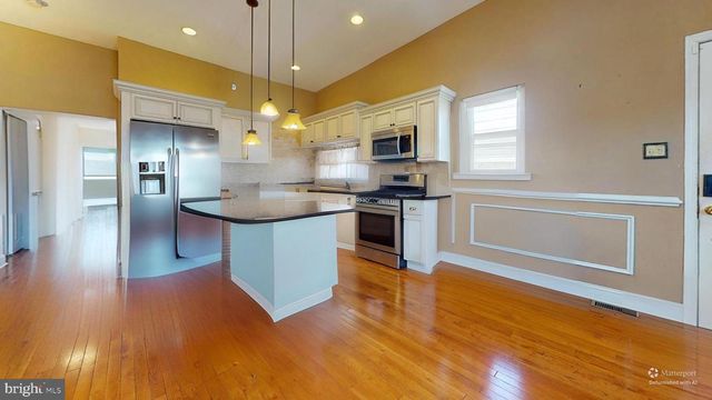 8902 BLUE GRASS RD, Philadelphia, PA 19152
