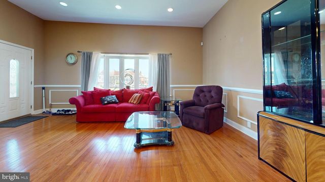 8902 BLUE GRASS RD, Philadelphia, PA 19152
