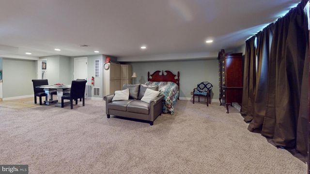 8902 BLUE GRASS RD, Philadelphia, PA 19152