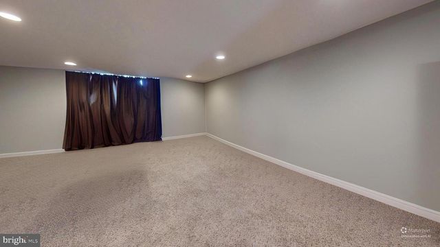 8902 BLUE GRASS RD, Philadelphia, PA 19152