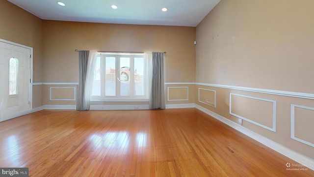 8902 BLUE GRASS RD, Philadelphia, PA 19152
