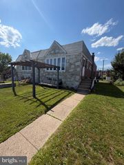 8902 BLUE GRASS RD, Philadelphia, PA 19152