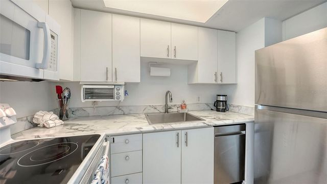 2850 GULF OF MEXICO DRIVE 4, Longboat Key, FL 34228