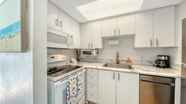 2850 GULF OF MEXICO DRIVE 4, Longboat Key, FL 34228