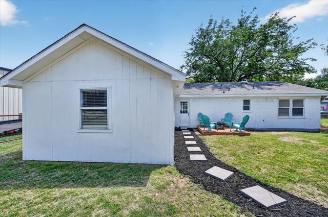 1624 E Lake Drive, Weatherford, TX 76087