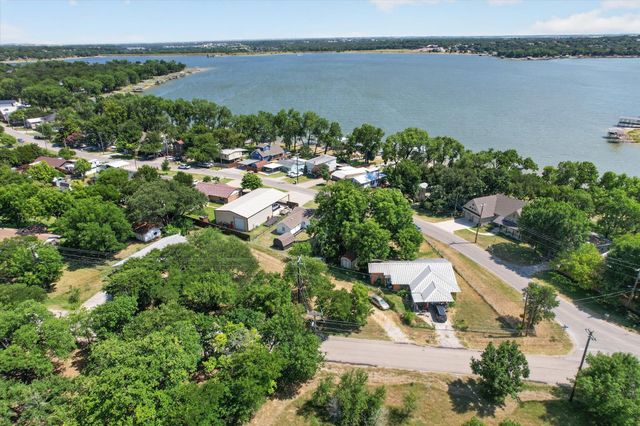 1624 E Lake Drive, Weatherford, TX 76087