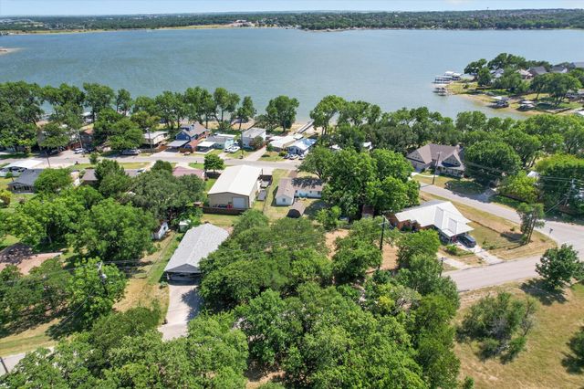 1624 E Lake Drive, Weatherford, TX 76087