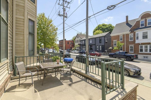 902 E Brady STREET, Milwaukee, WI 53202