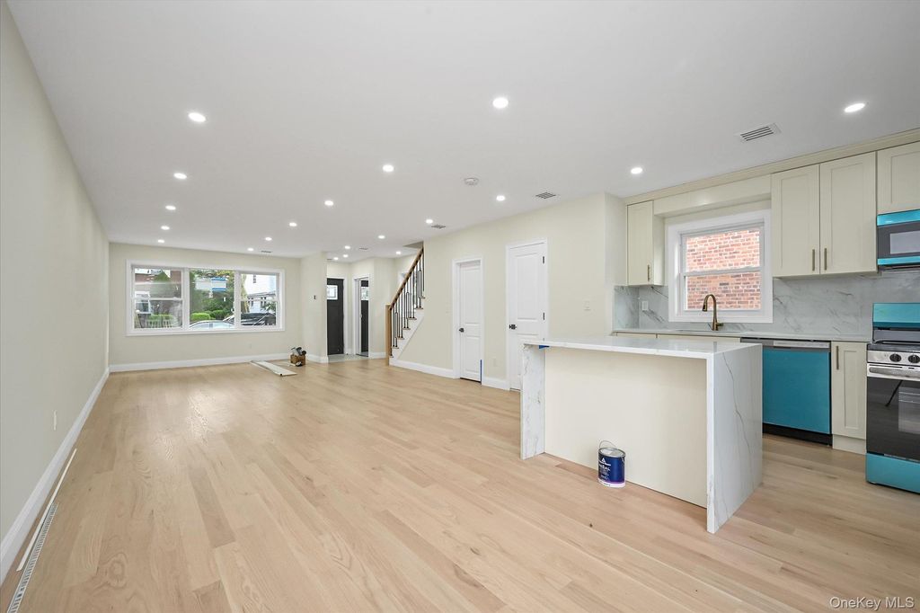 14123 Hoover Avenue, Briarwood, NY 11435 — photo 3